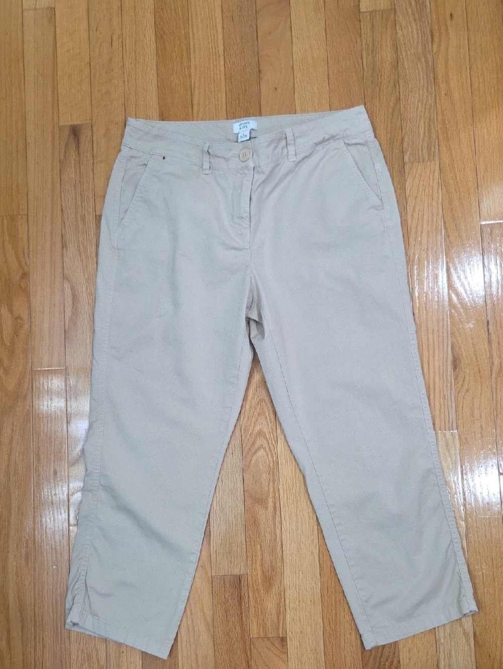 Crown & Ivy Khaki Cropped Pants